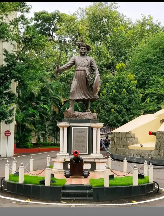 angrey statue